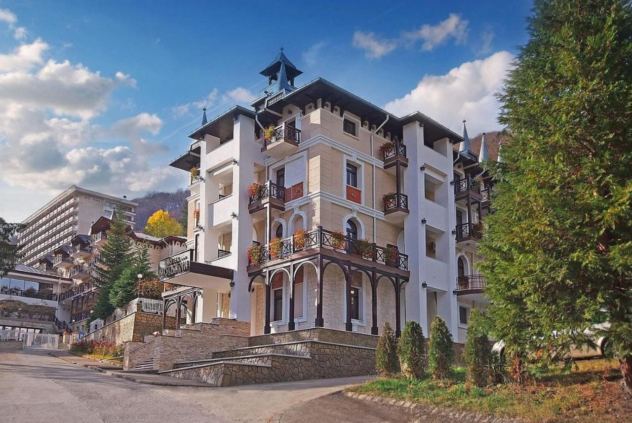Hotel Moldavia Slănic-Moldova Exteriör bild