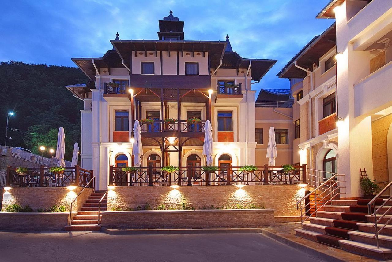 Hotel Moldavia Slănic-Moldova Exteriör bild