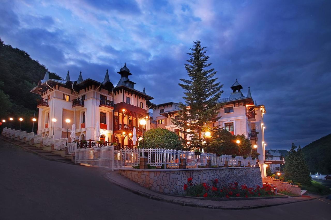 Hotel Moldavia Slănic-Moldova Exteriör bild