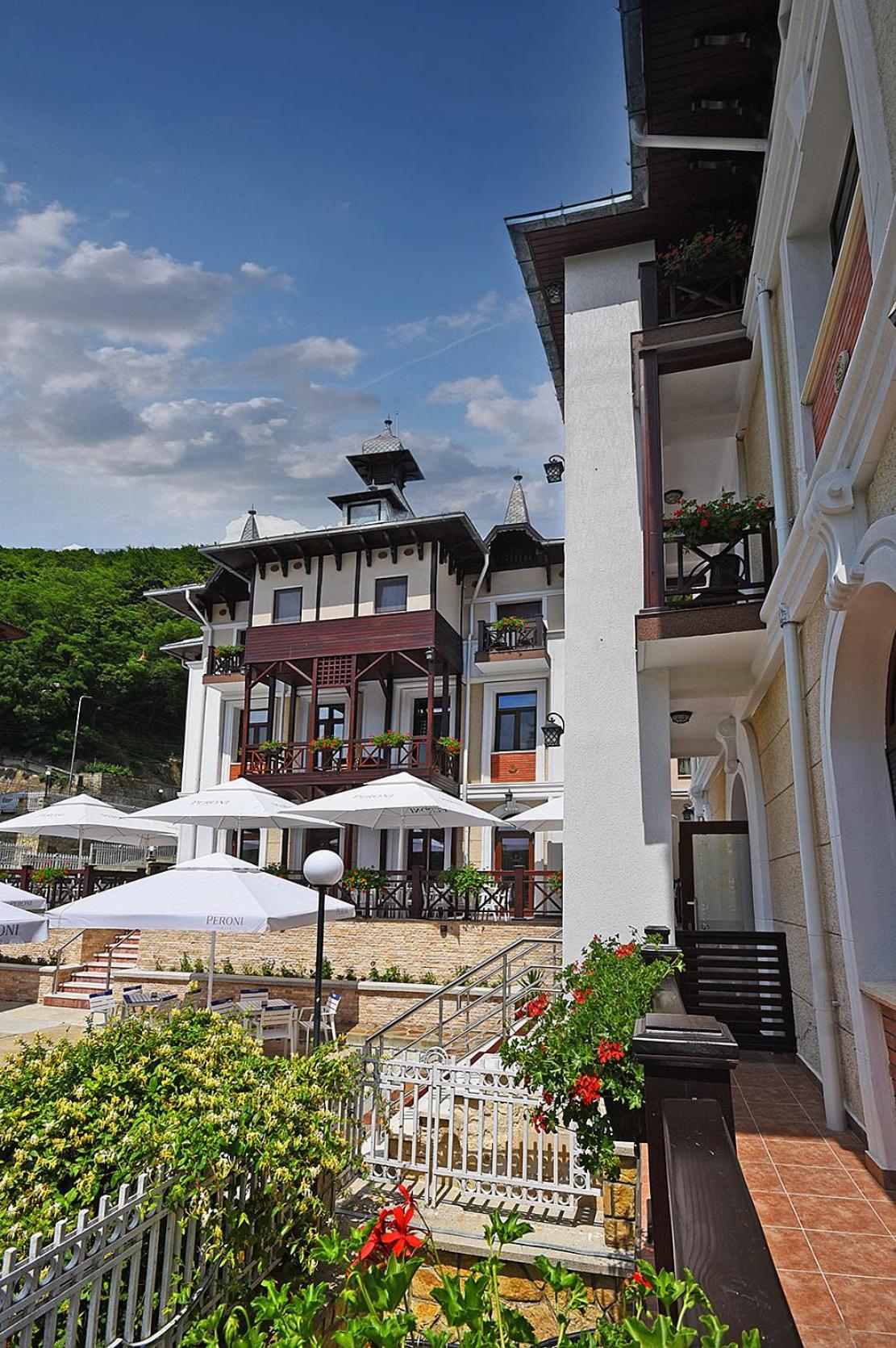 Hotel Moldavia Slănic-Moldova Exteriör bild