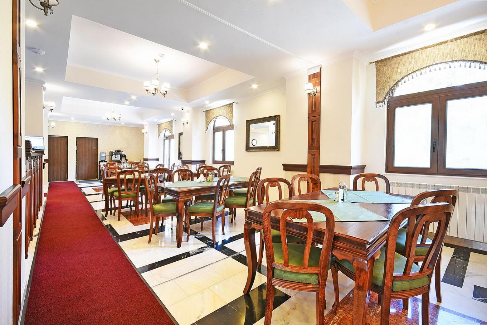 Hotel Moldavia Slănic-Moldova Exteriör bild
