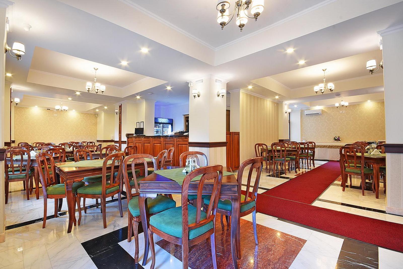 Hotel Moldavia Slănic-Moldova Exteriör bild