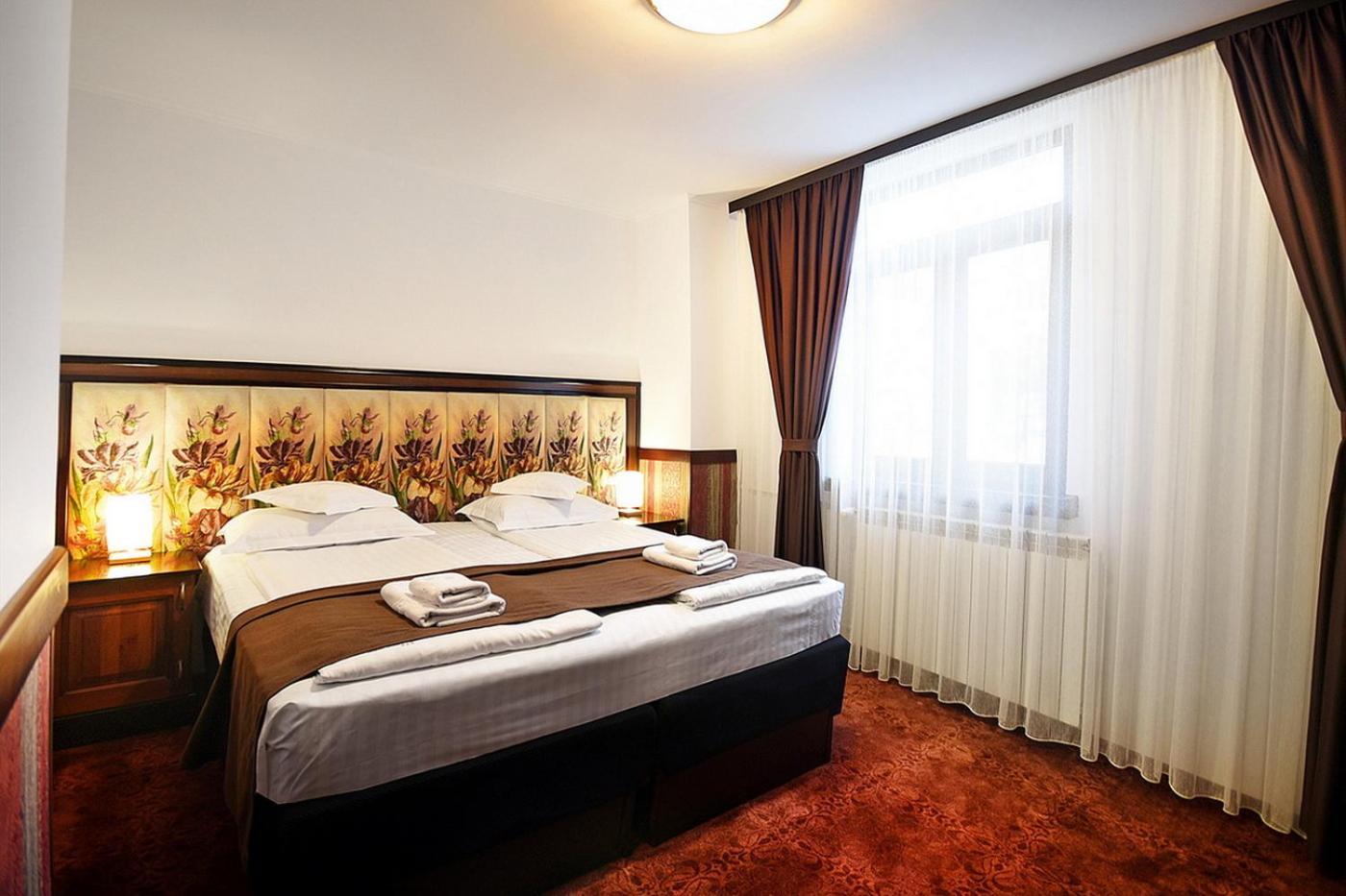 Hotel Moldavia Slănic-Moldova Exteriör bild